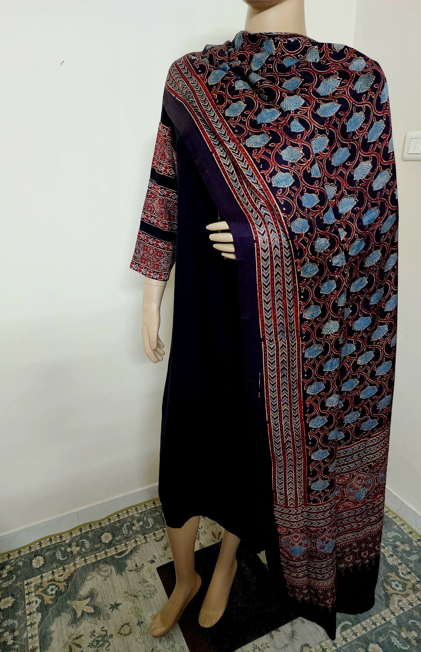 Gajji dupatta (Black)